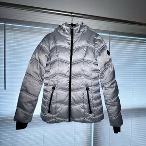 Like New Nautica Puffer Jacket. Small, silver. Soft faux fur lined hood.